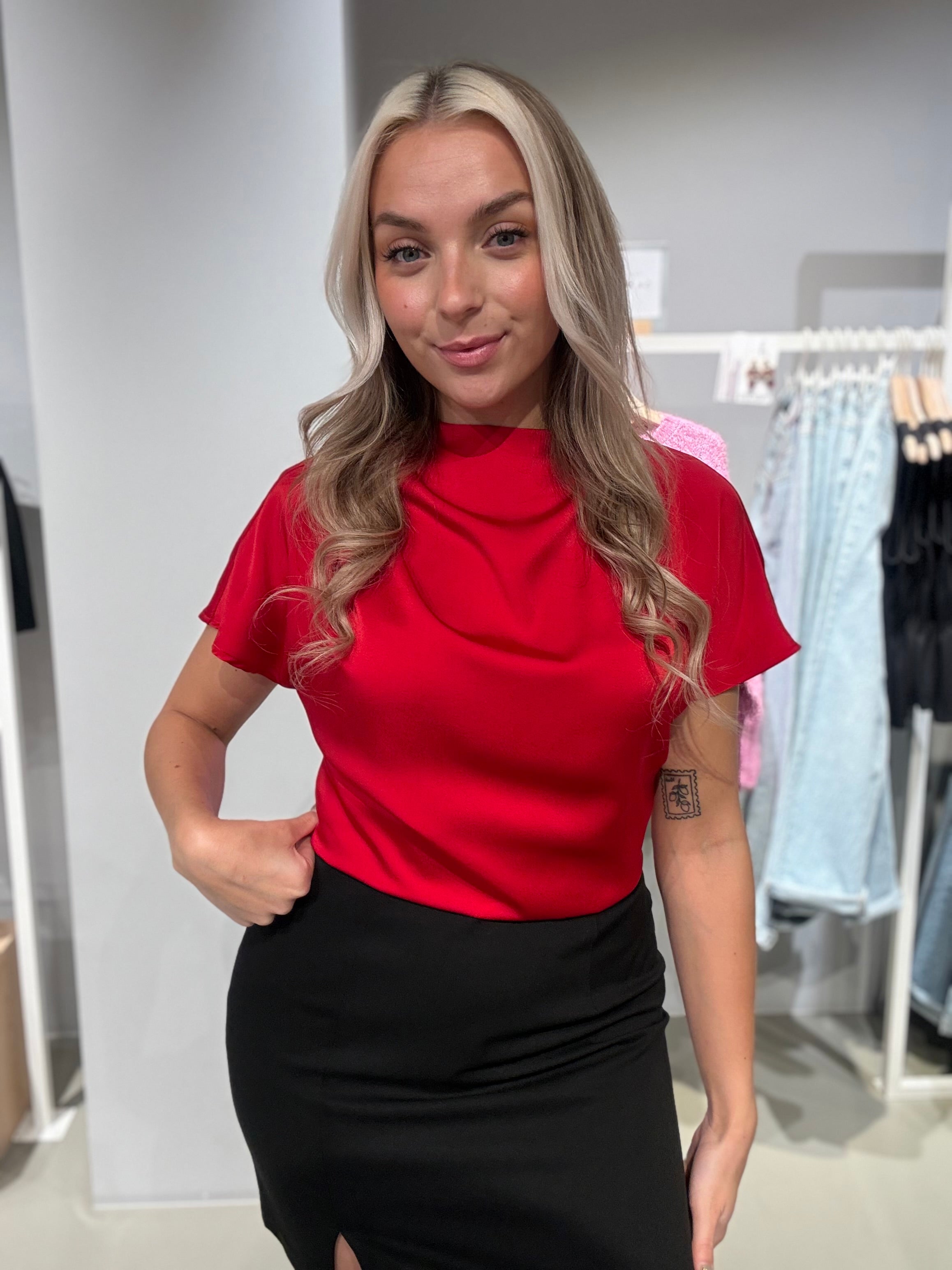 VIELMINA Top - Jester Red